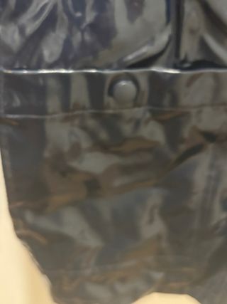 Chubasquero parka azul brillante