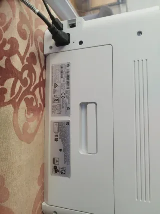 Impresora Láser HP Gris y Blanca