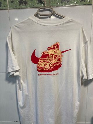 Camiseta Nike Blanca Estampado Rojo