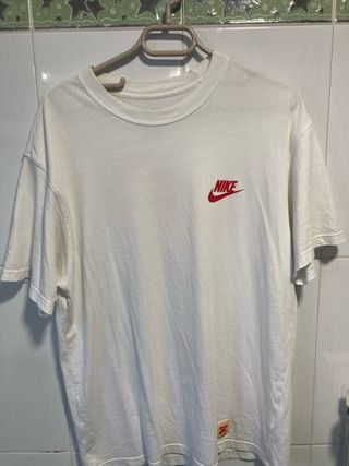 Camiseta Nike Blanca Estampado Rojo