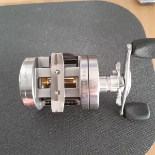 Pareja carretes Tica Caimán CT200