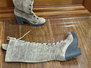 Botas altas beige/gris con cordones