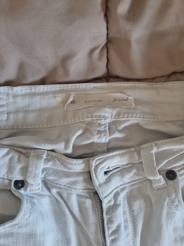 Pantalones vaqueros campana azules y blancos