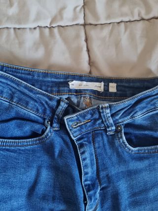 Pantalones vaqueros campana azules y blancos