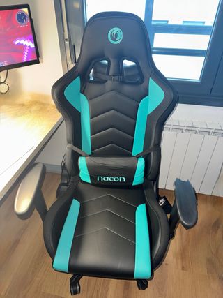 Silla gamer Nacon luces led con mando.