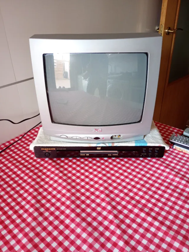 Televisor JVC Retro 14"