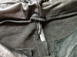 Pantalón efecto piel negro