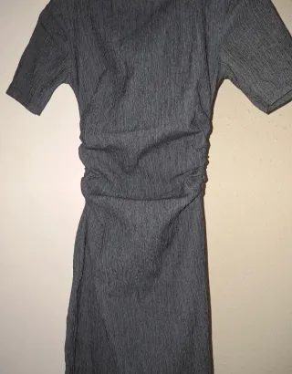 Vestido Zara gris fruncido