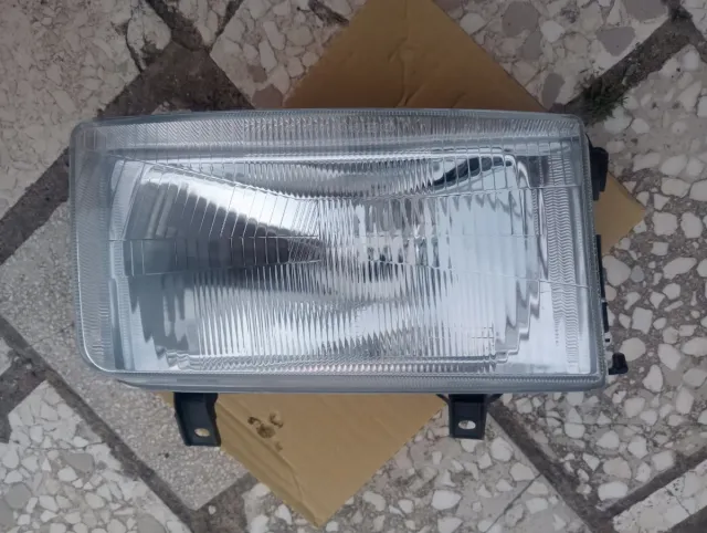 Faro derecho VW Transporter nuevo