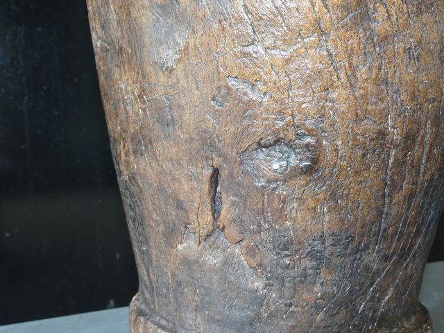 Mortero antiguo de madera