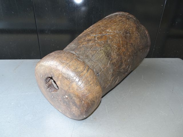 Mortero antiguo de madera