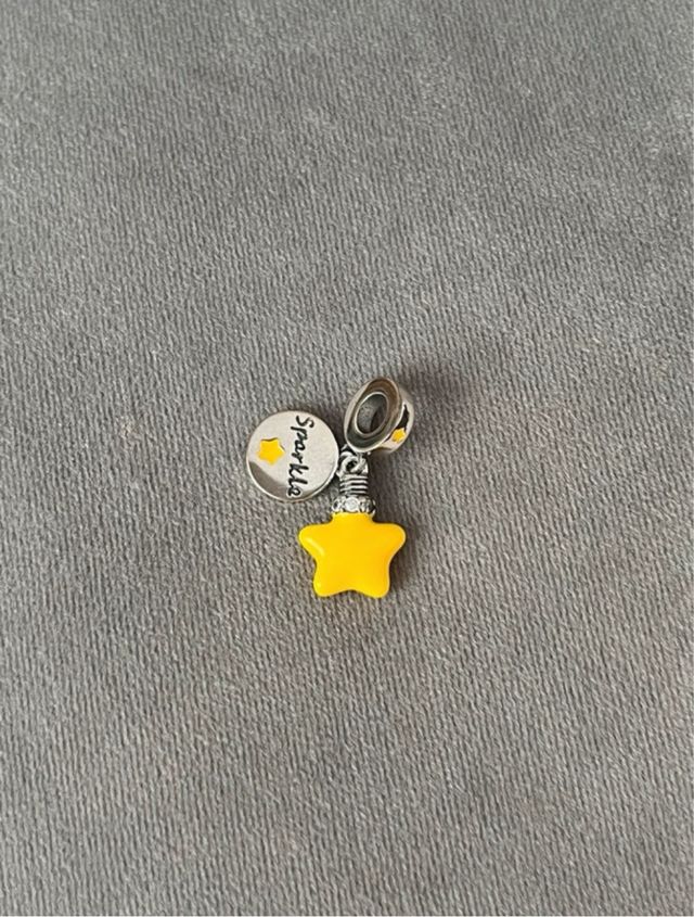 Charm Estrella Sparkle. Bañado en Plata. Nuevo