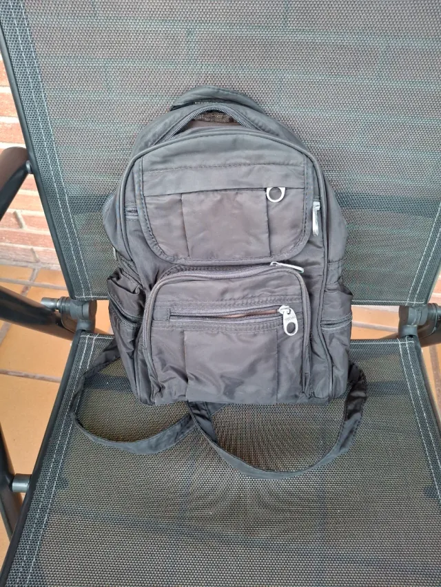 Mochila urbana negra