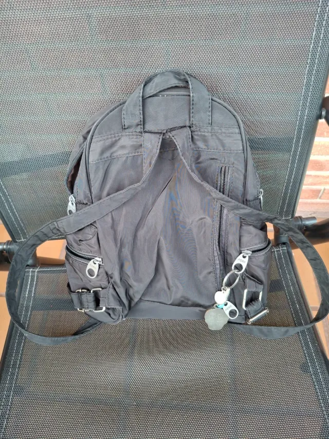 Mochila urbana negra