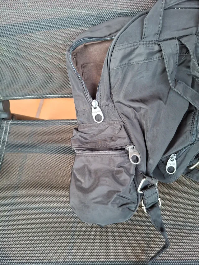 Mochila urbana negra