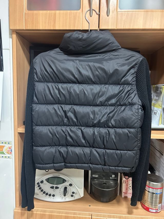 Chaqueta acolchada con mangas de punto