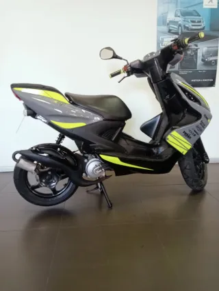 Yamaha Aerox Gris y Amarillo