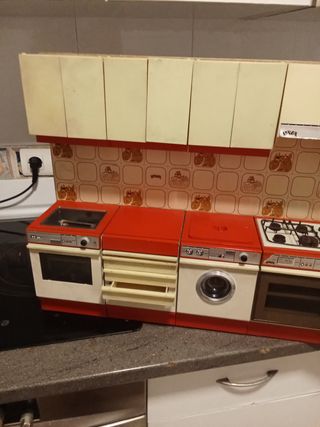 Cocinita antigua de juguete. Precio a convenir