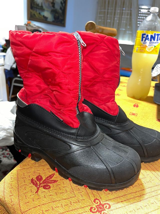 Botas de invierno rojas y negras