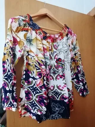 Blusa estampada media manga