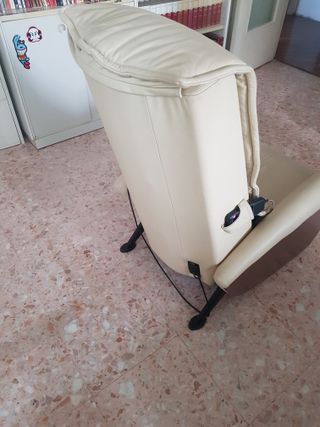 DUE-POLTRONE-RELAX-MASSAGG.-ELETTRICA IN PELLE