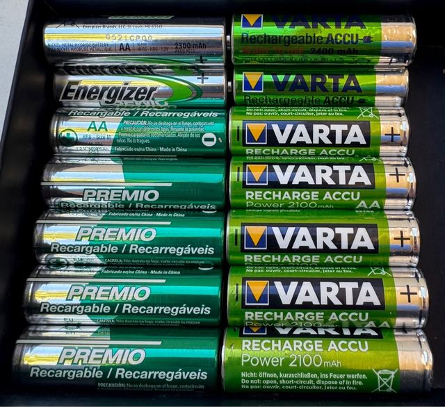 Cargador + Pilas AA Recargables 2100 - 2400 mAh