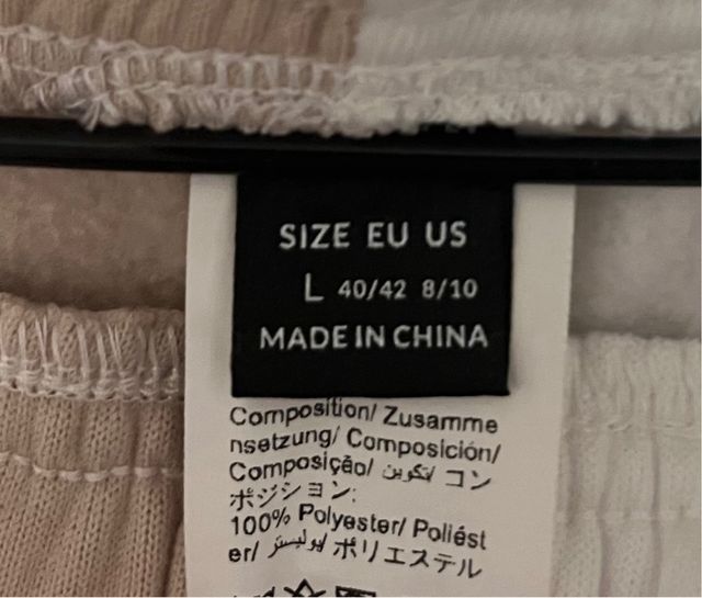 Pantaloni larghi bianchi e marroni