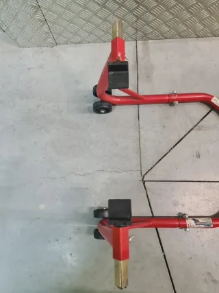 Caballete trasero moto pesada rojo