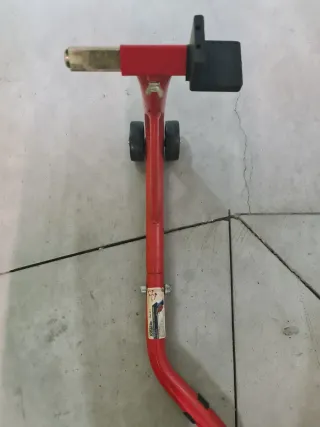 Caballete trasero moto pesada rojo