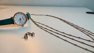 Conjunto collar, pendientes y reloj verde