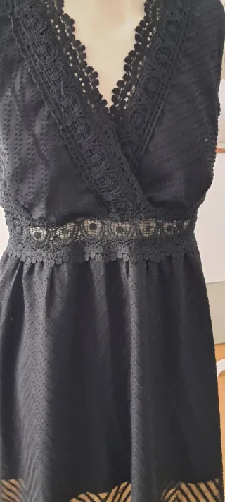 Abito nero con pizzo