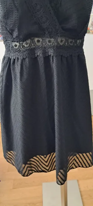 Abito nero con pizzo