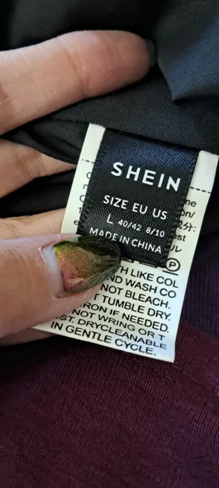 Abito nero con pizzo