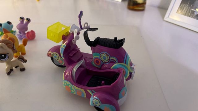 Moto con Sidecar y Muñeca Little Pet Shop