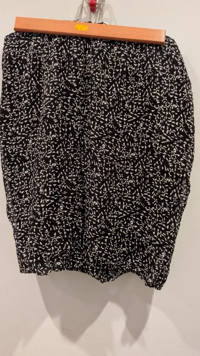 Falda corta IKKS volante lateral