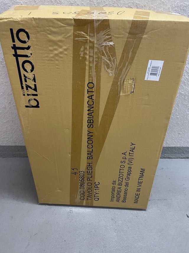 Mesa colgante de madera y metal