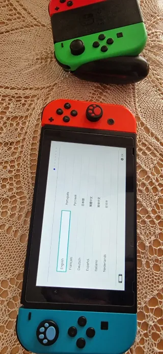 Nintendo Switch con mandos Joy-Con extra + funda