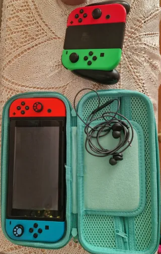 Nintendo Switch con mandos Joy-Con extra + funda