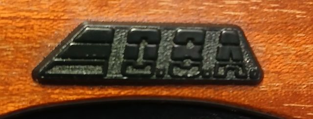 Volante in legno con inserti neri