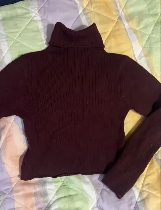 Maglioncino dolcevita corto bordeaux