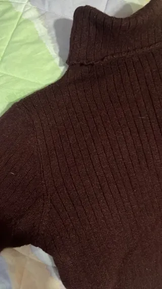 Maglioncino dolcevita corto bordeaux