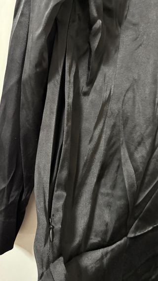 Vestido satén Zara con detalle dorado