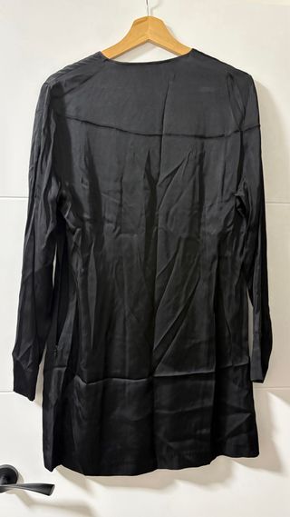 Vestido satén Zara con detalle dorado