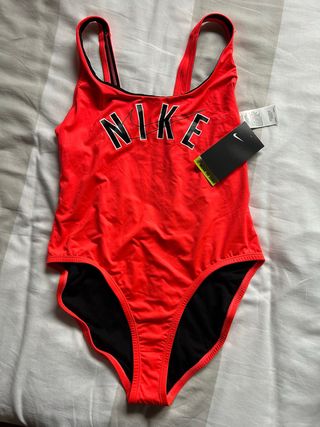 Bañador Nike naranja y negro