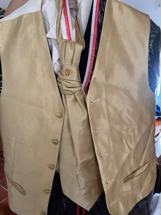 Traje de Novio Negro Raya Dorada