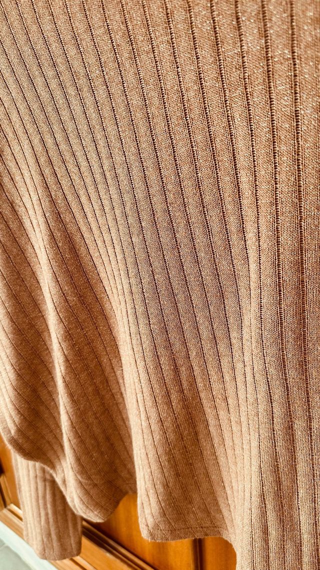 Jersey Zara Hilo Dorado