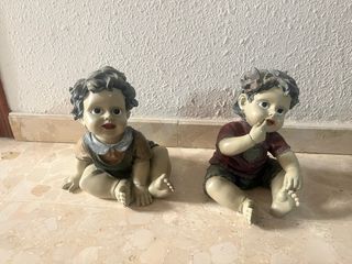 Coppia di bambole in ceramica per neonati