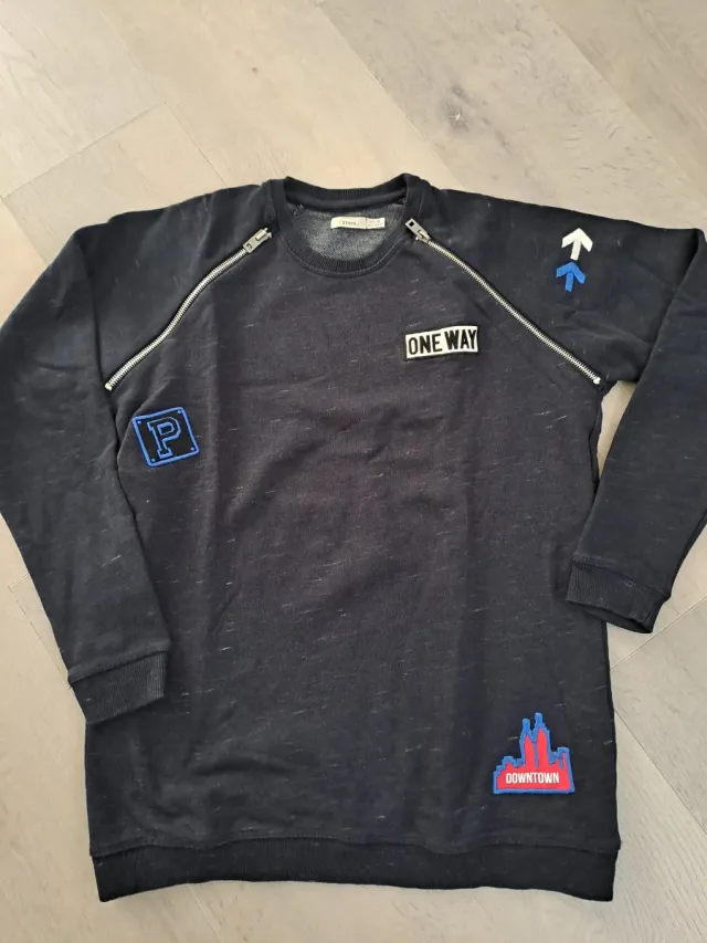 Sudadera Niño Azul marino con Parches. TALLA 13-14