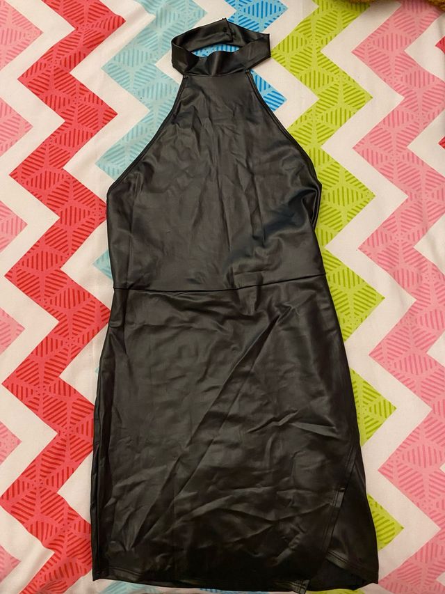 Vestido polipiel negro halter