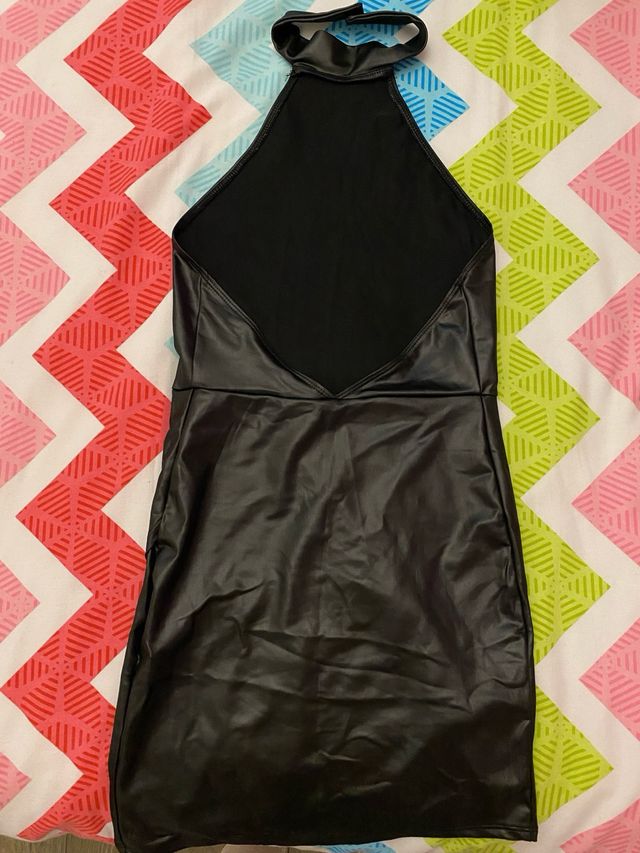Vestido polipiel negro halter